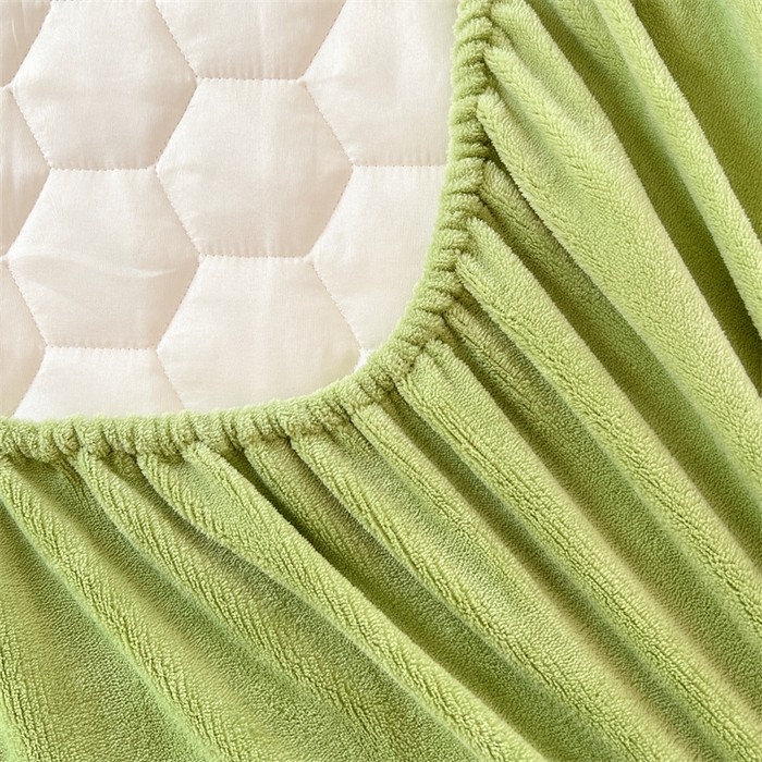 91家纺网 家纺一手货源 找家纺 梦舒羽 2025新款牛奶绒夹棉床笠三件套床罩床单床盖护垫套 抹茶绿