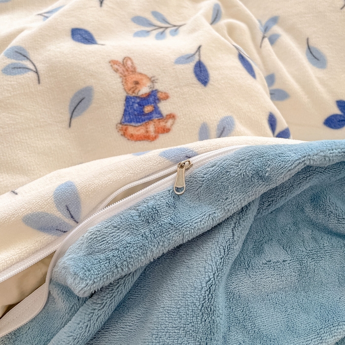 91家纺网 家纺一手货源 找家纺 雅居纺家纺 2024新款高克重印花牛奶绒单枕套 树叶小兔子