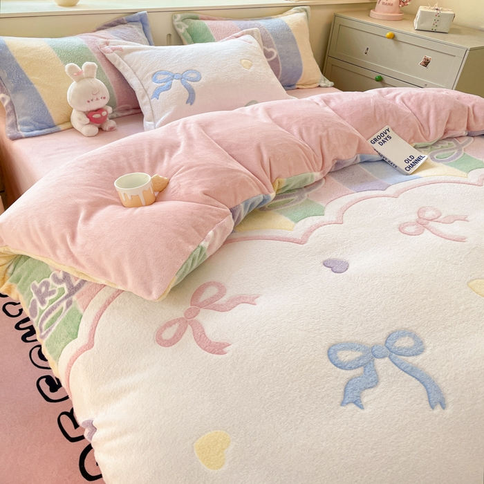 91家纺网 家纺一手货源 找家纺 沐慕 2024新款卡通印花雪花绒四件套加厚牛奶绒四件套 彩虹