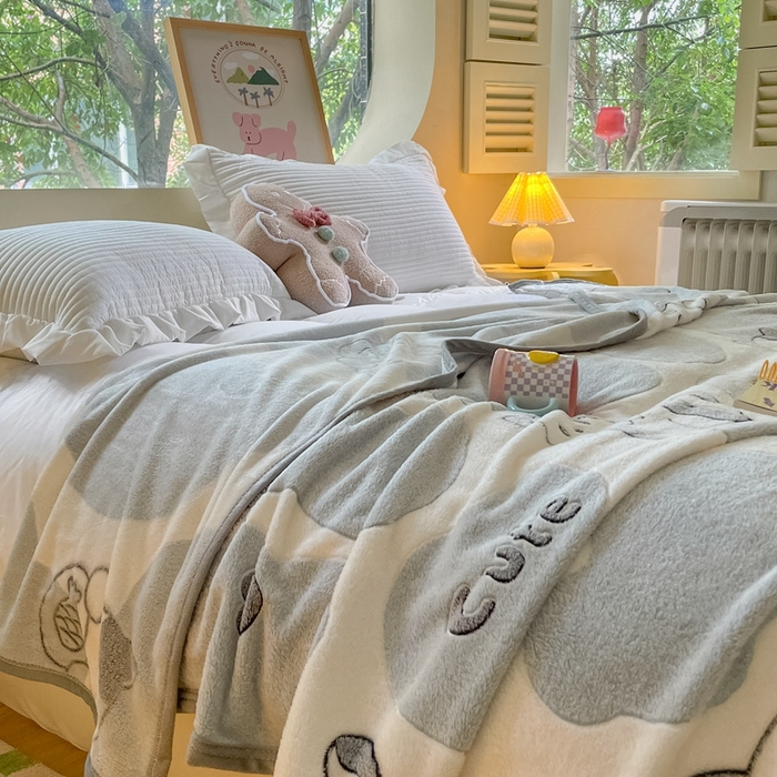 91家纺网 家纺一手货源 找家纺 慕尚家纺 2025新款高克重加厚雪花绒毛毯毯子 可爱猫咪