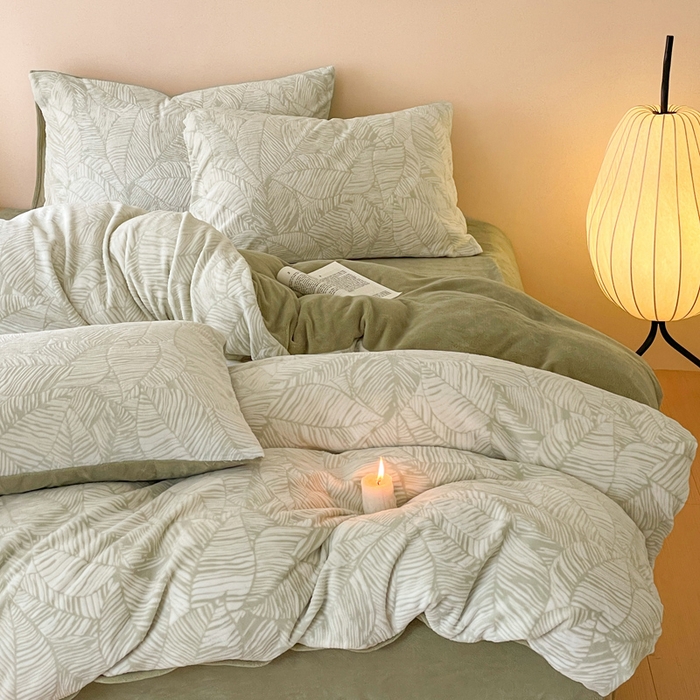 91家纺网 家纺一手货源 找家纺 雅居纺家纺 2024新款花卉雕花绒四件套 绿色树叶