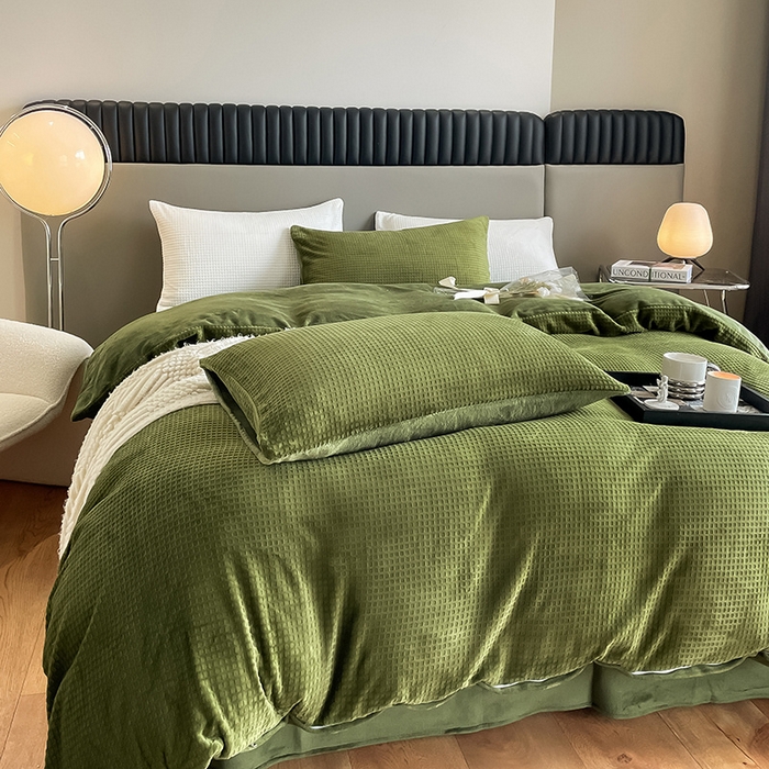 91家纺网 家纺一手货源 找家纺 雅居纺家纺 2024新款简约风雕花绒四件套 华夫格绒-墨绿