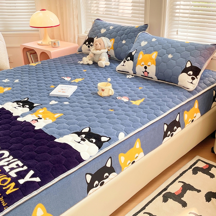 91家纺网 家纺一手货源 找家纺 （总）梦舒羽 2025新款牛奶绒夹棉床笠三件套床罩床单床盖护垫套