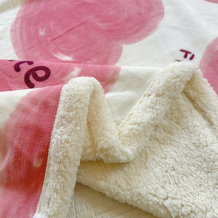 91家纺网 家纺一手货源 找家纺 沐慕 2024新款AB版牛奶绒拼羊羔绒毛毯毯子 毛毯-爱心粉兔