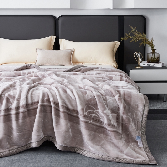 91家纺网 家纺一手货源 找家纺 凯轩毛毛毯毯子网销专供 2024新款新中式大版印花双层云毛毯毯子 谜恋