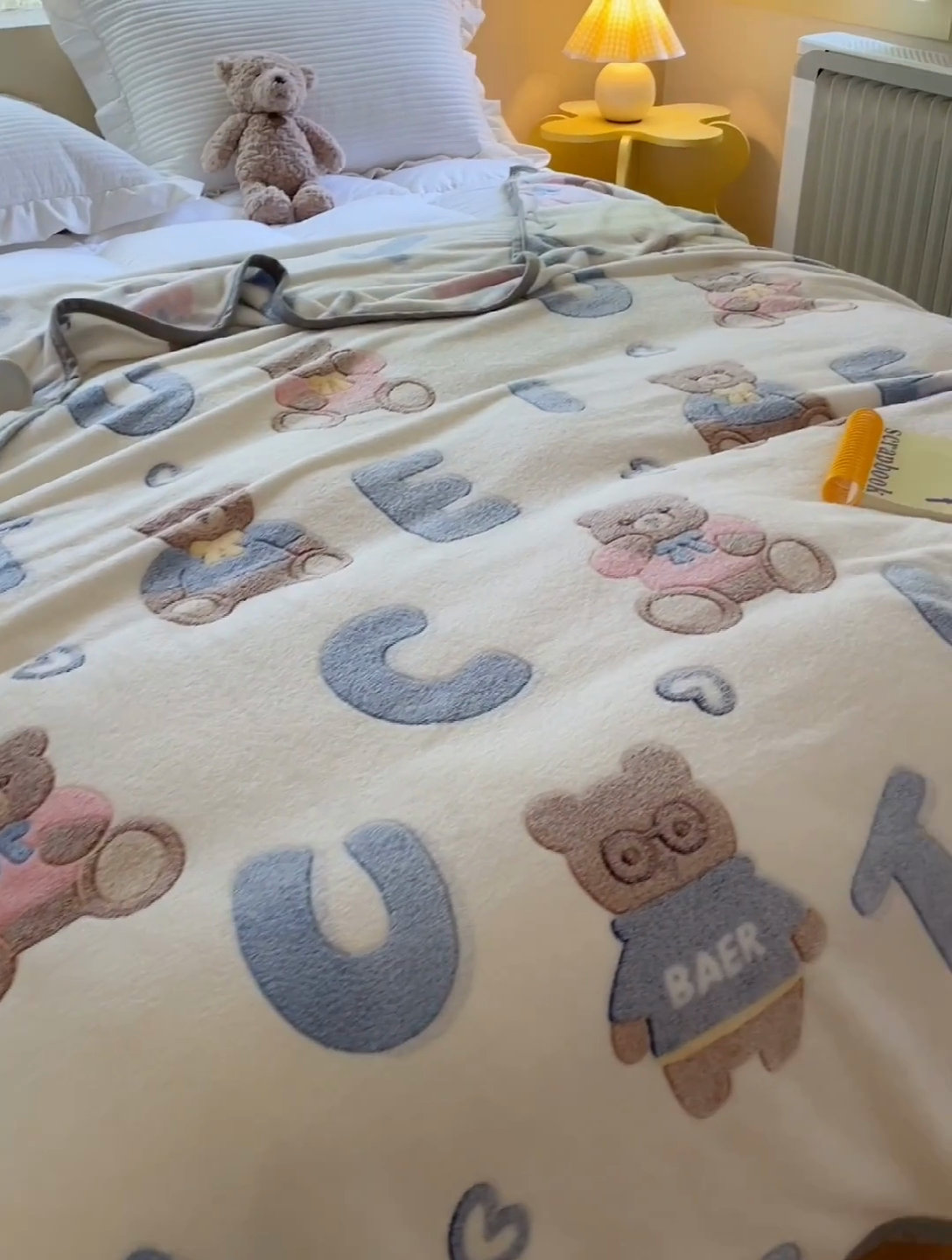 91家纺网 家纺一手货源 找家纺 慕尚家纺 2025新款高克重加厚雪花绒毛毯毯子 字母熊