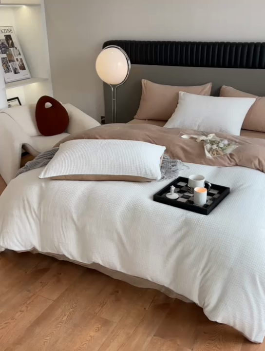 91家纺网 家纺一手货源 找家纺 雅居纺家纺 2024新款简约风雕花绒四件套 华夫格绒-白卡其