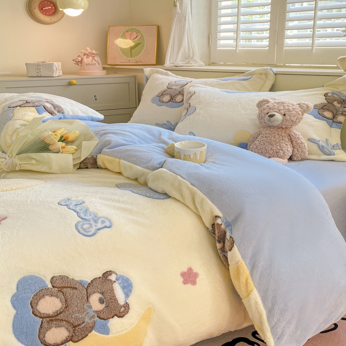 91家纺网 家纺一手货源 找家纺 沐慕 2024新款卡通印花雪花绒四件套加厚牛奶绒四件套 可爱熊