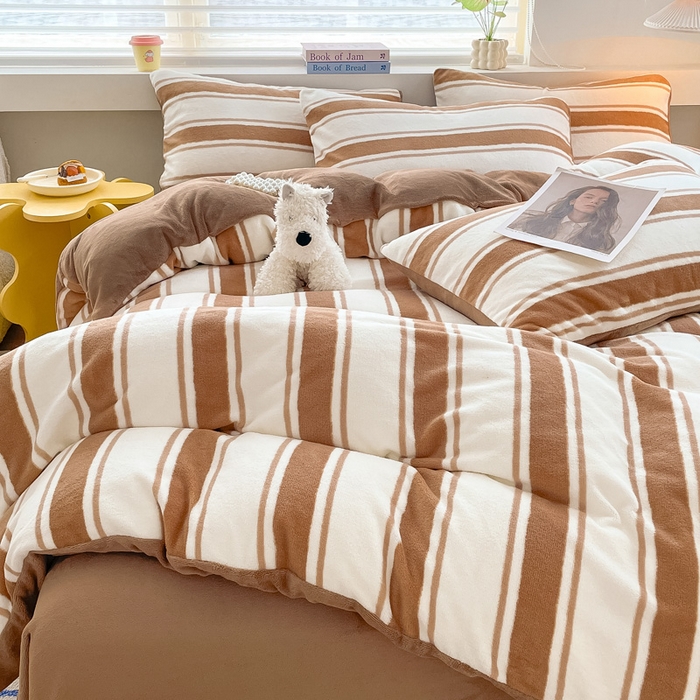 91家纺网 家纺一手货源 找家纺 雅居纺家纺 2024新款高克重印花牛奶绒四件套 咖色竖条