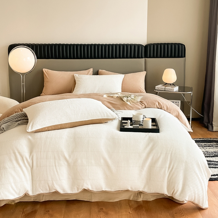 91家纺网 家纺一手货源 找家纺 雅居纺家纺 2024新款简约风雕花绒四件套 华夫格绒-白卡其