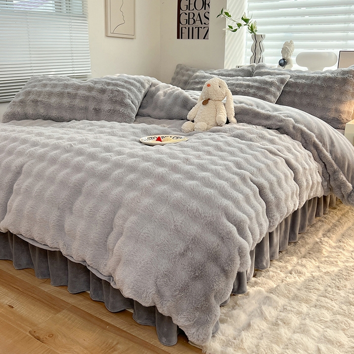 91家纺网 家纺一手货源 找家纺 欧冠家纺 2024秋冬新款纯色泡泡绒和七彩泡泡床裙款四件套 泡泡-高级灰