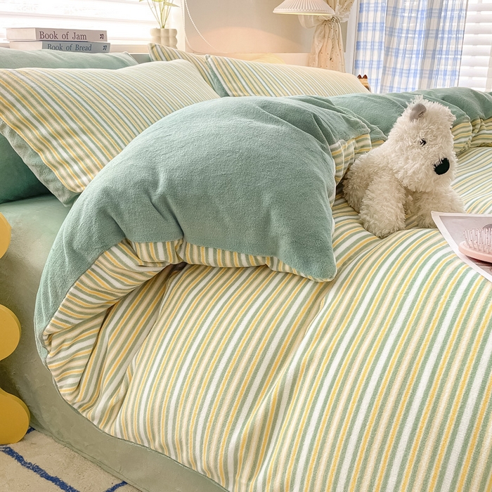 91家纺网 家纺一手货源 找家纺 雅居纺家纺 2024新款高克重印花牛奶绒四件套 简约绿条