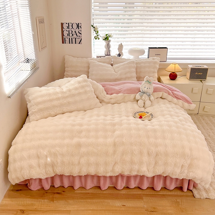 91家纺网 家纺一手货源 找家纺 欧冠家纺 2024秋冬新款纯色泡泡绒和七彩泡泡床裙款四件套 泡泡-粉白