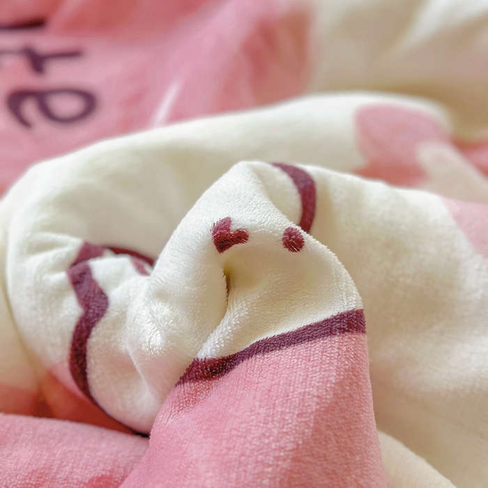 91家纺网 家纺一手货源 找家纺 沐慕 2024新款AB版牛奶绒拼羊羔绒毛毯毯子 毛毯-爱心粉兔