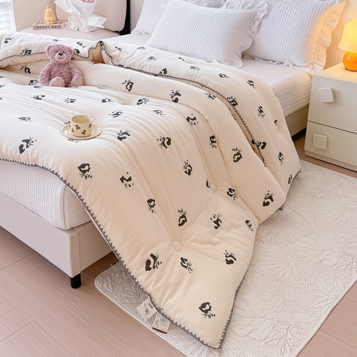 91家纺网 家纺一手货源 找家纺 芯恋家居 2025新款秋冬款母婴级全棉皱皱双层纱大豆被春秋被加厚大豆被 竹林熊猫