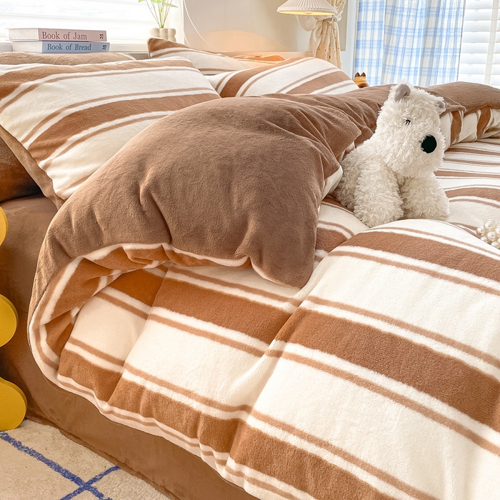 91家纺网 家纺一手货源 找家纺 雅居纺家纺 2024新款高克重印花牛奶绒四件套 咖色竖条