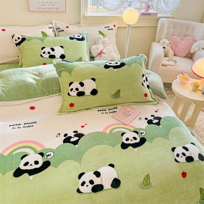 91家纺网 家纺一手货源 找家纺 名兮 2024新款卡通时尚风高克重牛奶绒四件套 彩虹熊猫-果绿