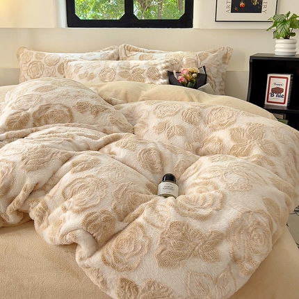 91家纺网 家纺一手货源 找家纺 昊川家纺 2024新款330g兔毛仿皮草超奢3D立体浮雕四件套9斤 落日玫瑰