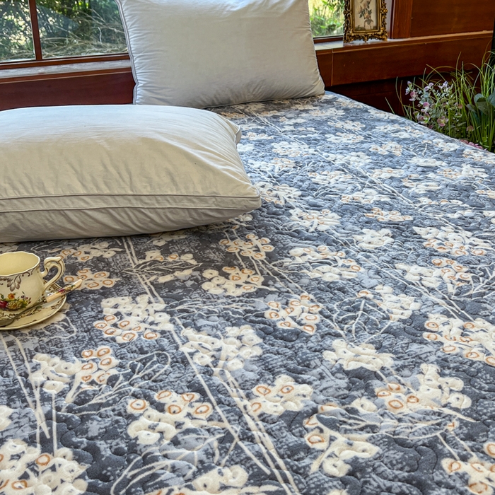 91家纺网 家纺一手货源 找家纺 梵克保罗 2024新款亲肤舒适牛奶绒花边单床盖 流光岁月