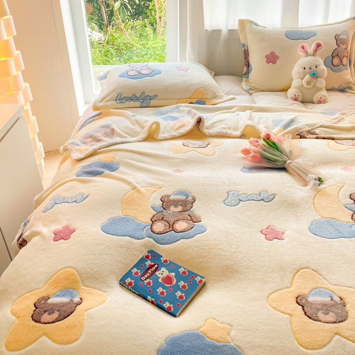 91家纺网 家纺一手货源 找家纺 沐慕 2024新款加厚雪花绒菠萝格宽幅包边毛毯 毛毯-可爱熊