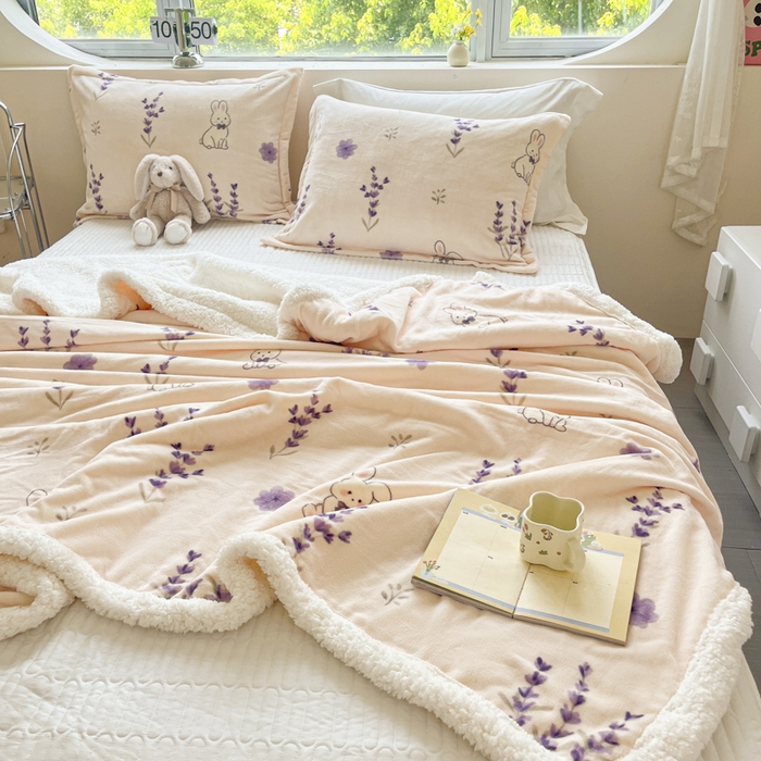 91家纺网 家纺一手货源 找家纺 沐慕 2024新款AB版牛奶绒拼羊羔绒毛毯毯子 毛毯-紫兔花香