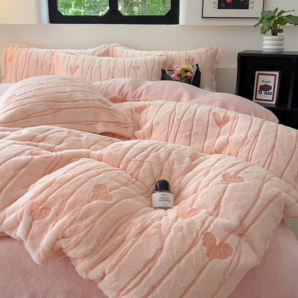 91家纺网 家纺一手货源 找家纺 （总）昊川2025新款高克重330g兔毛仿皮草超奢3D立体浮雕绒四件套9斤