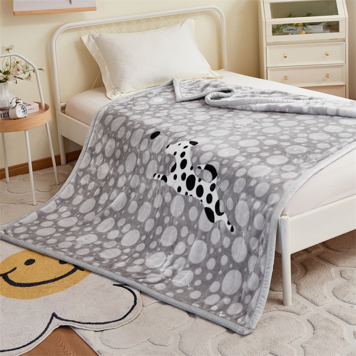 91家纺网 家纺一手货源 找家纺 凯轩毛毛毯毯子网销专供 2024新款双层学生云毛毯毯子 斑点狗-灰