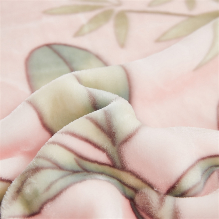 91家纺网 家纺一手货源 找家纺 凯轩毛毛毯毯子网销专供 2024新款双层学生云毛毯毯子 熊宝-粉