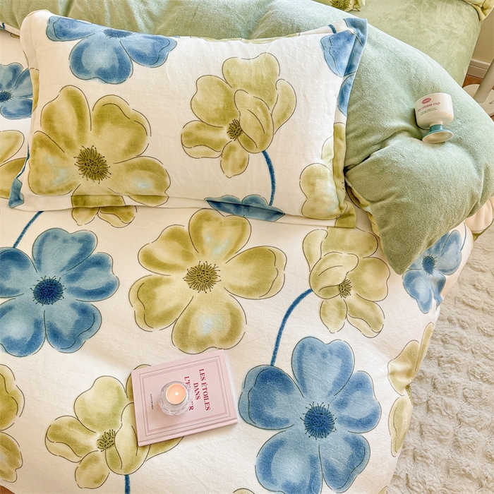 91家纺网 家纺一手货源 找家纺 名兮 2024新款卡通时尚风高克重牛奶绒四件套 卡罗