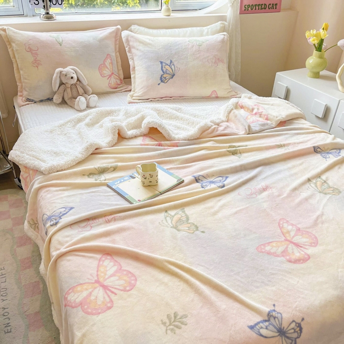 91家纺网 家纺一手货源 找家纺 沐慕 2024新款AB版牛奶绒拼羊羔绒毛毯毯子 毛毯-蝴蝶飘飘