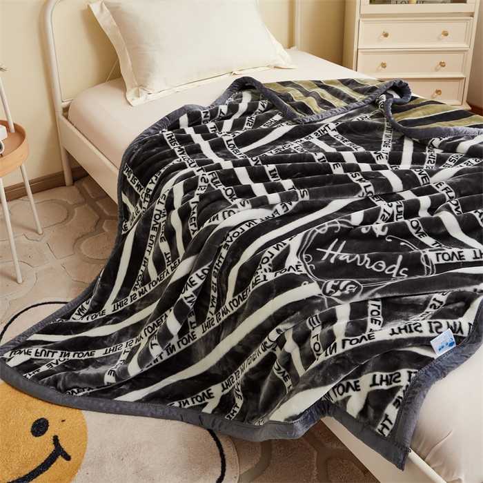 91家纺网 家纺一手货源 找家纺 凯轩毛毛毯毯子网销专供 2024新款双层学生云毛毯毯子 自由-黑