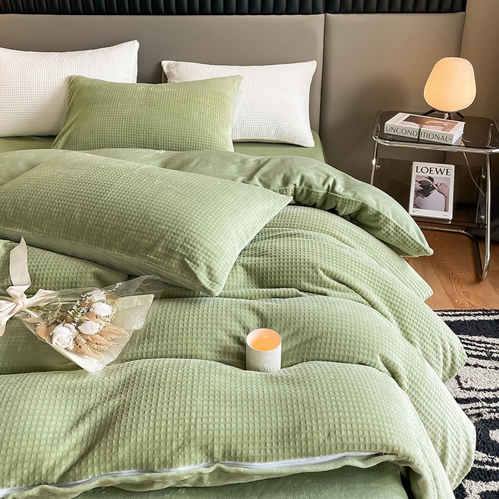 91家纺网 家纺一手货源 找家纺 雅居纺家纺 2024新款简约风雕花绒四件套 华夫格绒-水绿