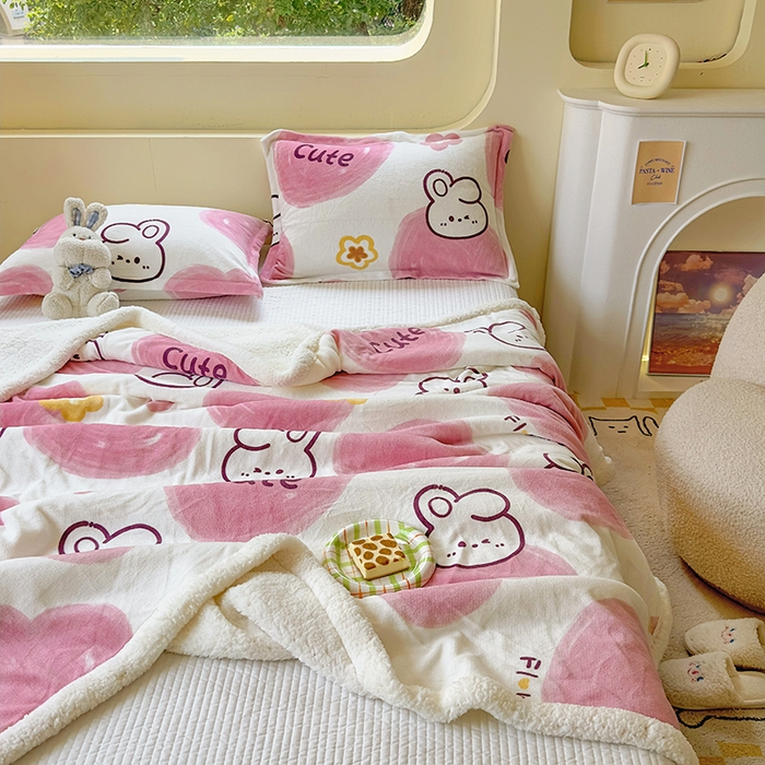 91家纺网 家纺一手货源 找家纺 沐慕 2024新款AB版牛奶绒拼羊羔绒毛毯毯子 毛毯-爱心粉兔