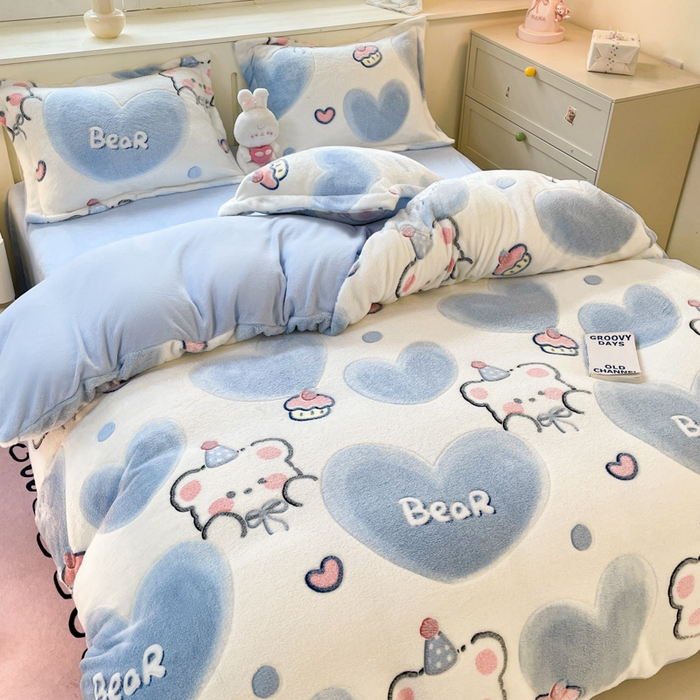 91家纺网 家纺一手货源 找家纺 沐慕 2024新款卡通印花雪花绒四件套加厚牛奶绒四件套 爱心小熊