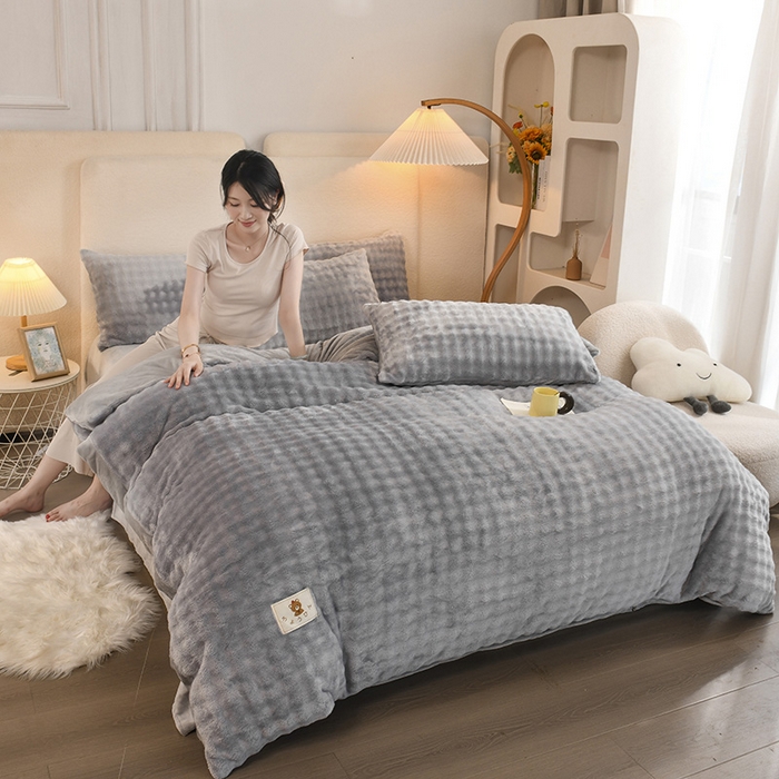 91家纺网 家纺一手货源 找家纺 卡迪亚家纺 2024新款亲肤舒适泡泡绒四件套 浅灰