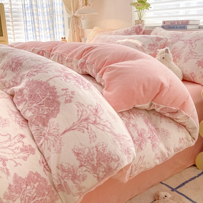 91家纺网 家纺一手货源 找家纺 雅居纺家纺 2024新款高克重印花牛奶绒四件套 幻境-粉