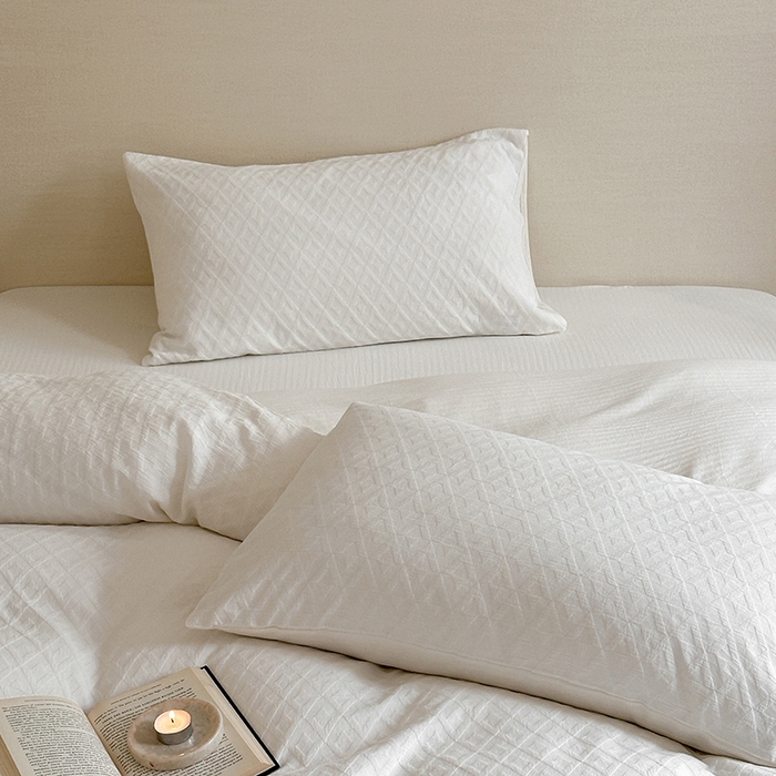 91家纺网 家纺一手货源 找家纺 梦享生活家居 2024新款全棉三层提花肌理纹系列四件套 提花格趣