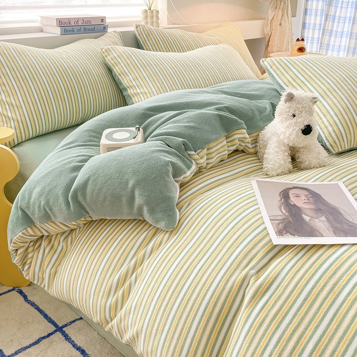 91家纺网 家纺一手货源 找家纺 雅居纺家纺 2024新款高克重印花牛奶绒四件套 简约绿条