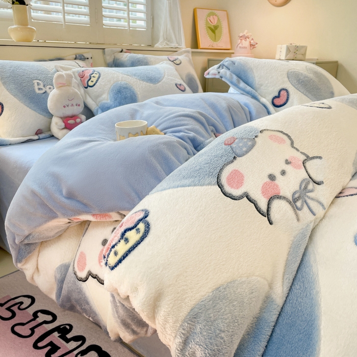 91家纺网 家纺一手货源 找家纺 沐慕 2024新款卡通印花雪花绒四件套加厚牛奶绒四件套 爱心小熊