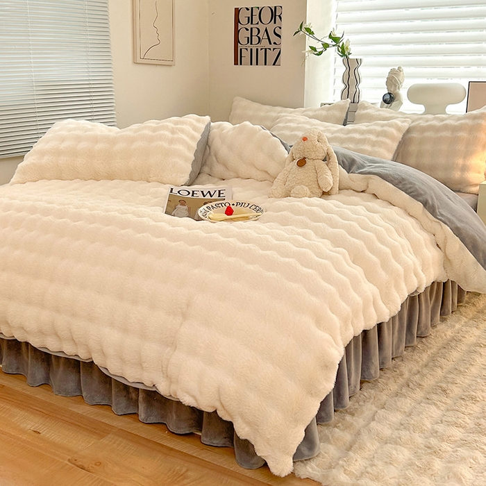 91家纺网 家纺一手货源 找家纺 欧冠家纺 2024秋冬新款纯色泡泡绒和七彩泡泡床裙款四件套 蓝泡泡-奶白灰