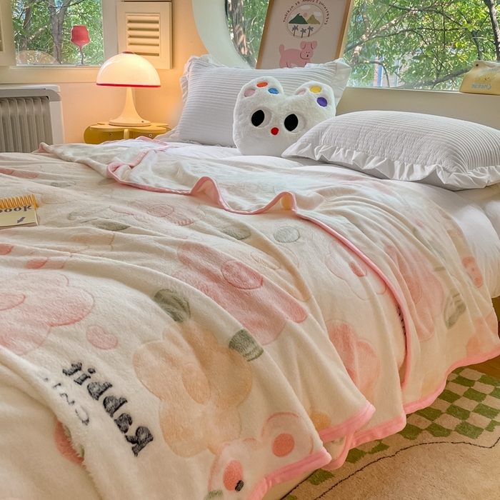 91家纺网 家纺一手货源 找家纺 慕尚家纺 2025新款高克重加厚雪花绒毛毯毯子 草莓兔