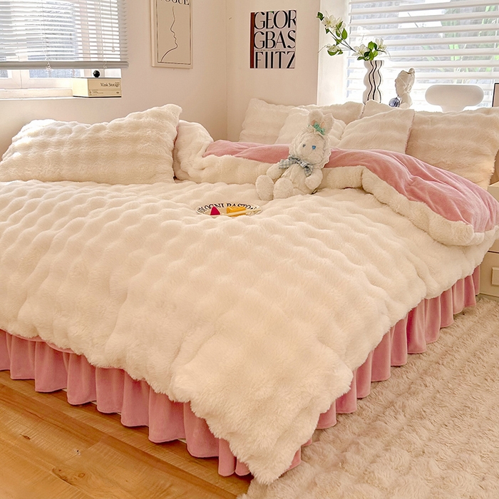 91家纺网 家纺一手货源 找家纺 欧冠家纺 2024秋冬新款纯色泡泡绒和七彩泡泡床裙款四件套 泡泡-粉白