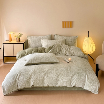 91家纺网 家纺一手货源 找家纺 雅居纺家纺 2024新款花卉雕花绒四件套 绿色树叶