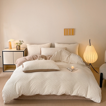 91家纺网 家纺一手货源 找家纺 雅居纺家纺 2024新款简约风雕花绒四件套 米兰-白