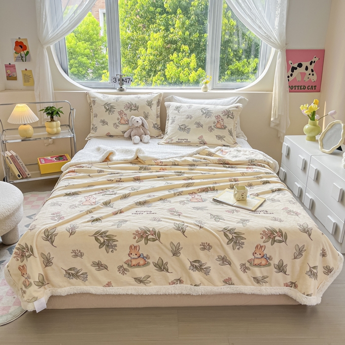 91家纺网 家纺一手货源 找家纺 沐慕 2024新款AB版牛奶绒拼羊羔绒毛毯毯子 毛毯-叶子小兔