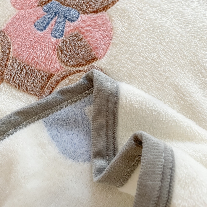 91家纺网 家纺一手货源 找家纺 慕尚家纺 2025新款高克重加厚雪花绒毛毯毯子 字母熊