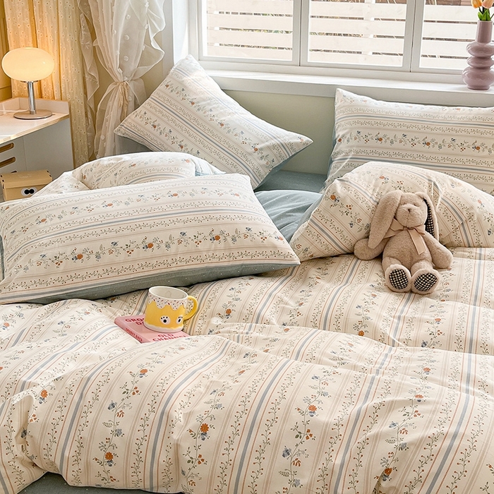 91家纺网 家纺一手货源 找家纺 麦伦家居 2024全棉斜纹13372小清新碎花卡通系列四件套 馥郁园-蓝