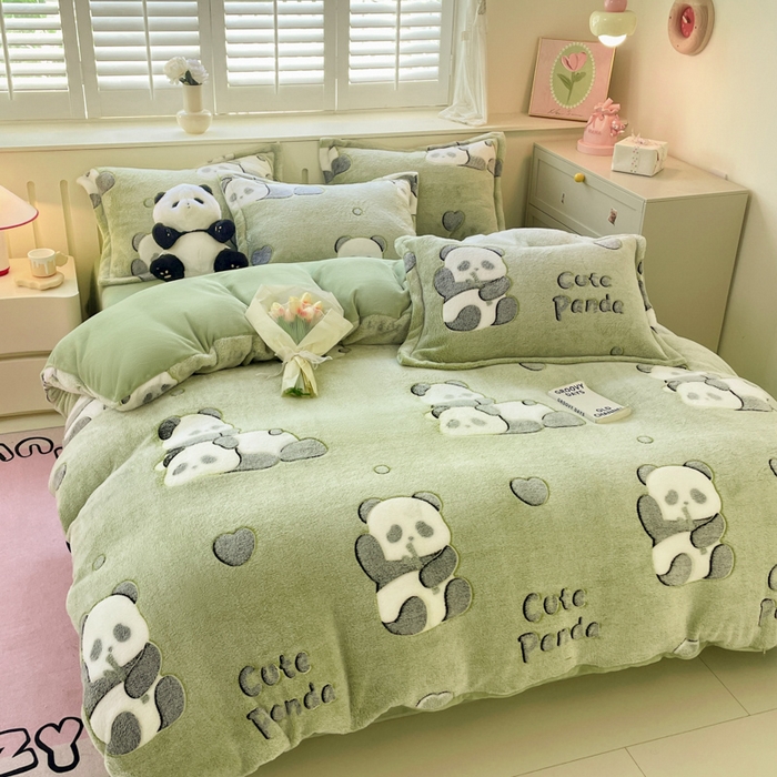 91家纺网 家纺一手货源 找家纺 沐慕 2024新款卡通印花雪花绒四件套加厚牛奶绒四件套 熊猫伙伴