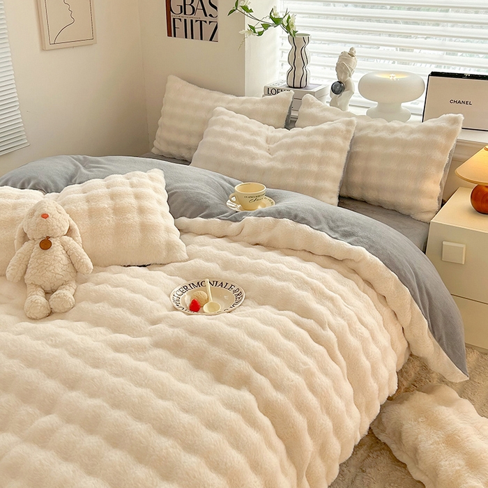 91家纺网 家纺一手货源 找家纺 欧冠家纺 2024秋冬新款纯色泡泡绒和七彩泡泡床裙款四件套 蓝泡泡-奶白灰