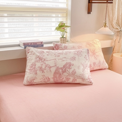 雅居纺家纺 2024新款高克重印花牛奶绒单枕套 幻境-粉